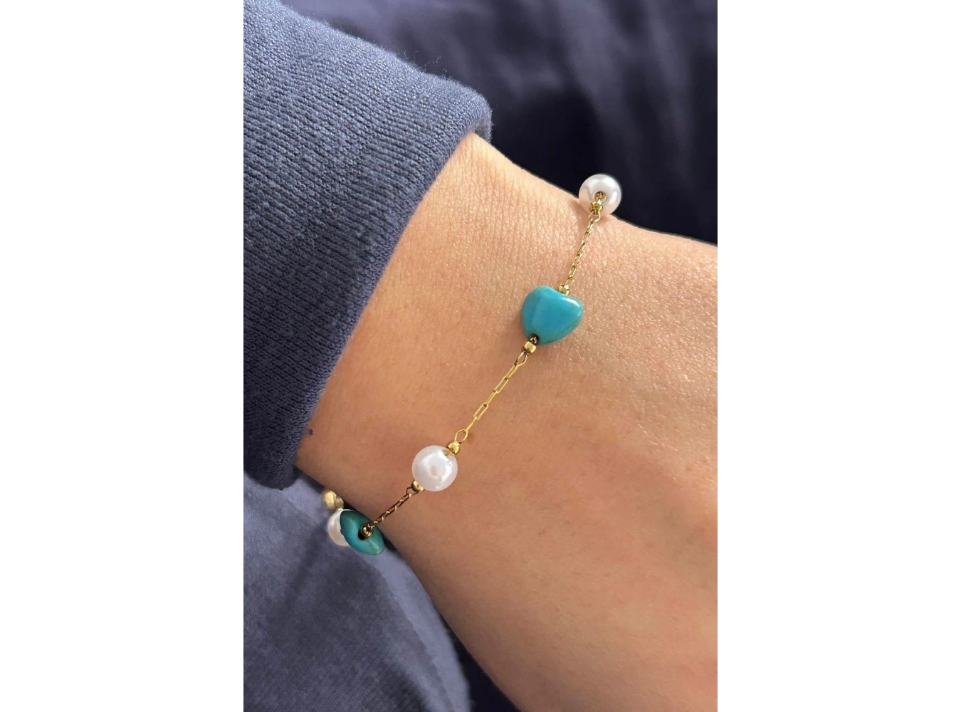 Altın Renk Kalp Figürlü İnci Detaylı Çelik Bileklik