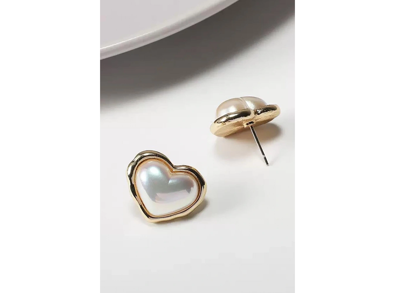 Altın Renk Kalp Figürlü İnci Detaylı Küpe (Çift)