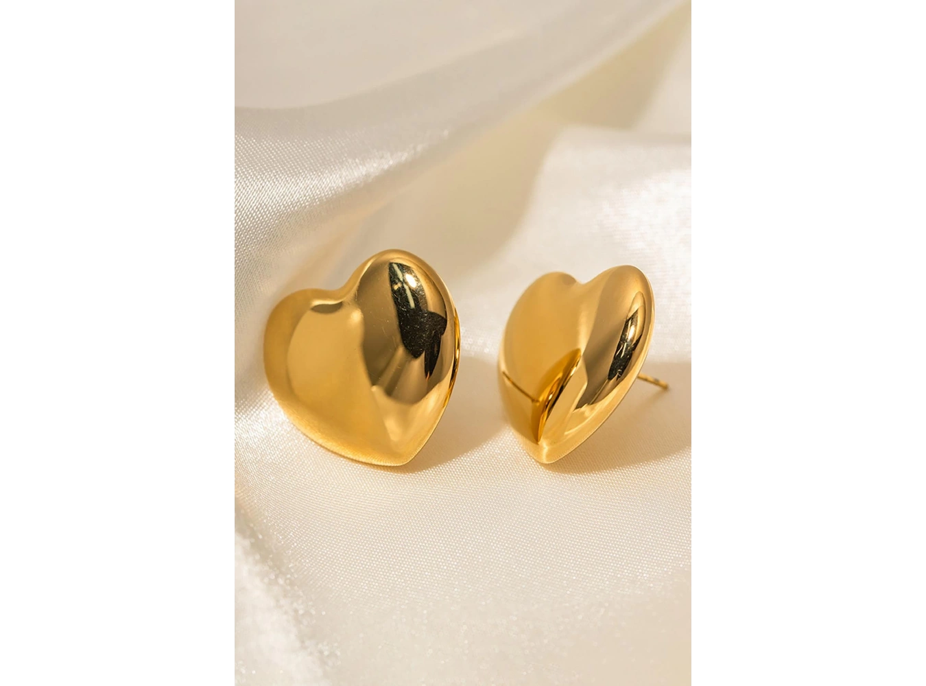 Altın Renk Kalp Figürlü Metal Küpe (Çift)