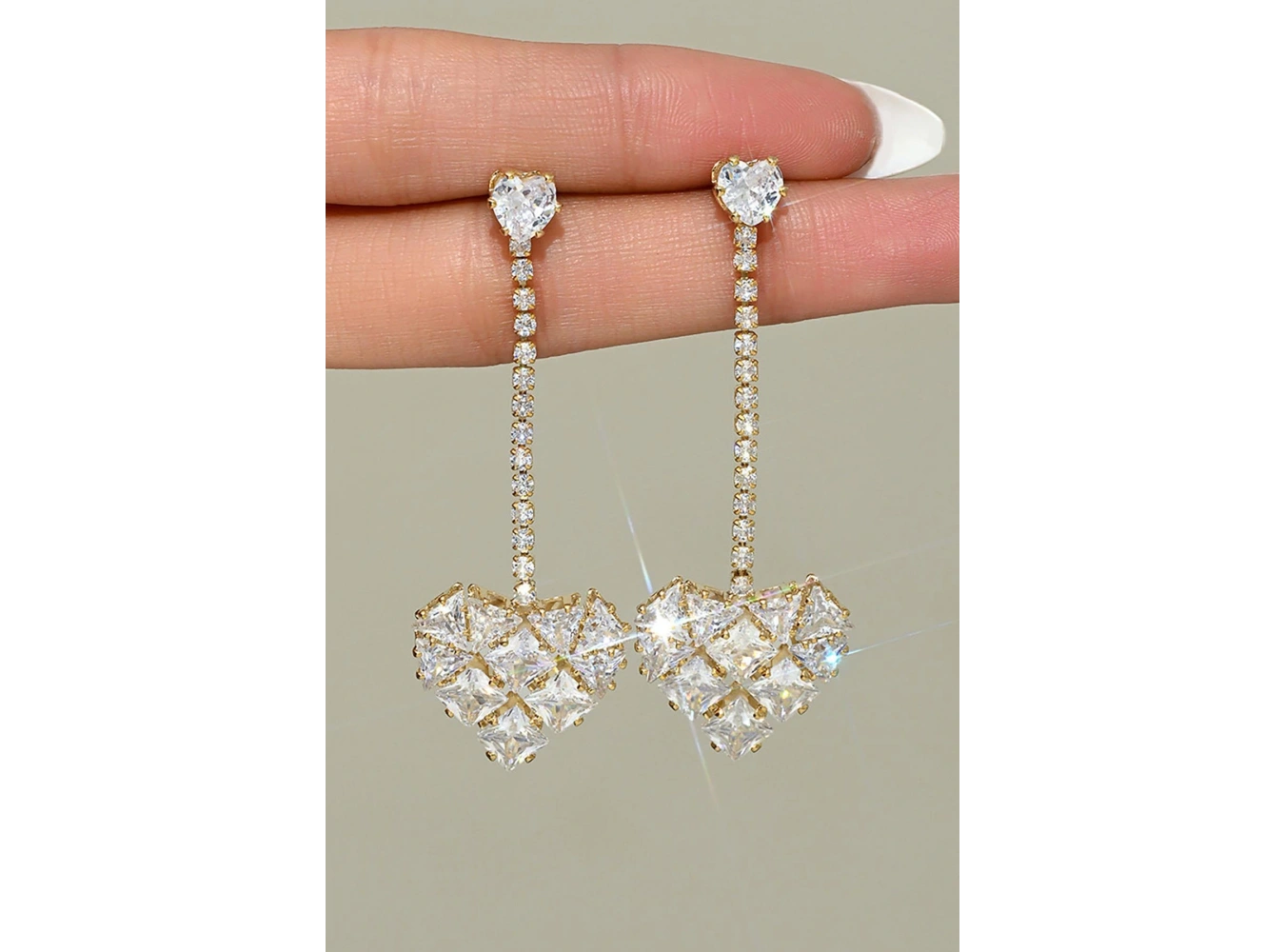 Altın Renk Kalp Figürlü Taş Detaylı 14K Altın Kaplama Küpe (Çift)