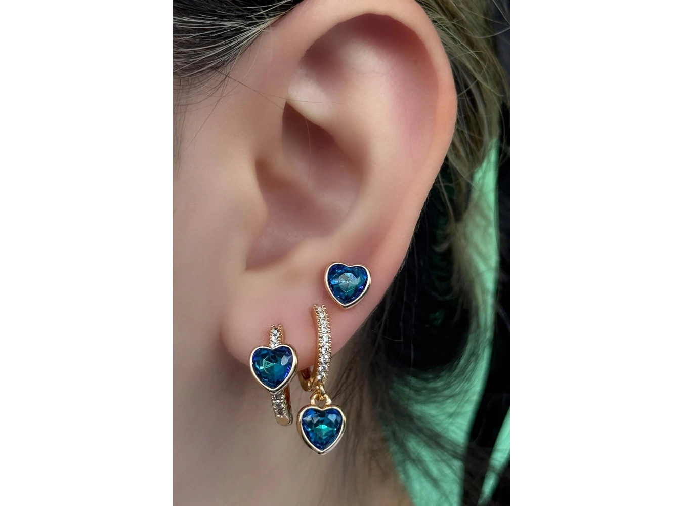 Altın Renk Kalp Figürlü Taş Detaylı 3lü YSX Küpe Set