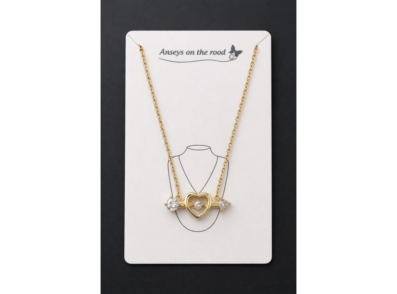 Altın Renk Kalp Figürlü Taş Detaylı Çelik Kolye