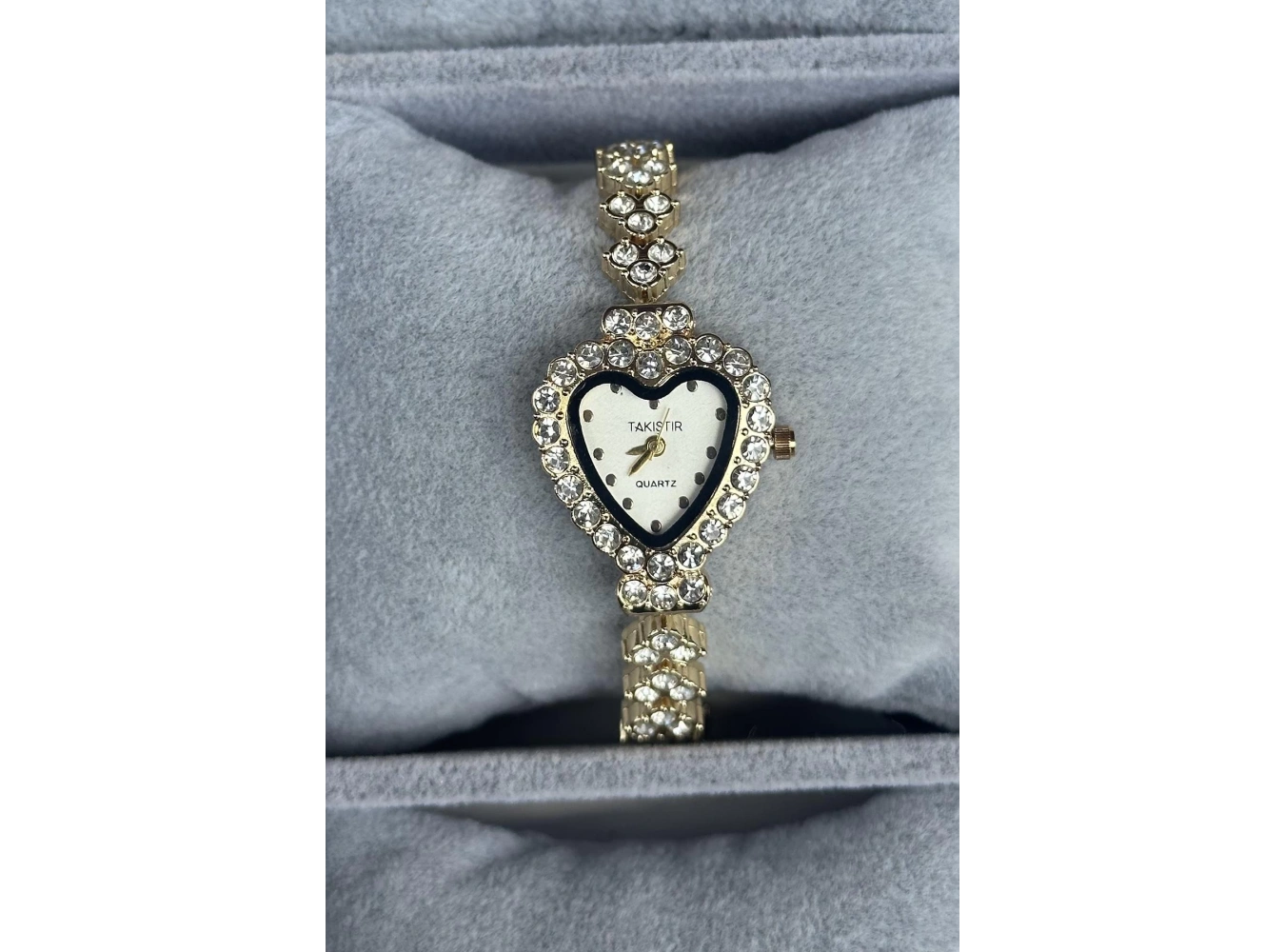 Altın Renk Kalp Figürlü Taş Detaylı Çelik Kordonlu Kadın Saat