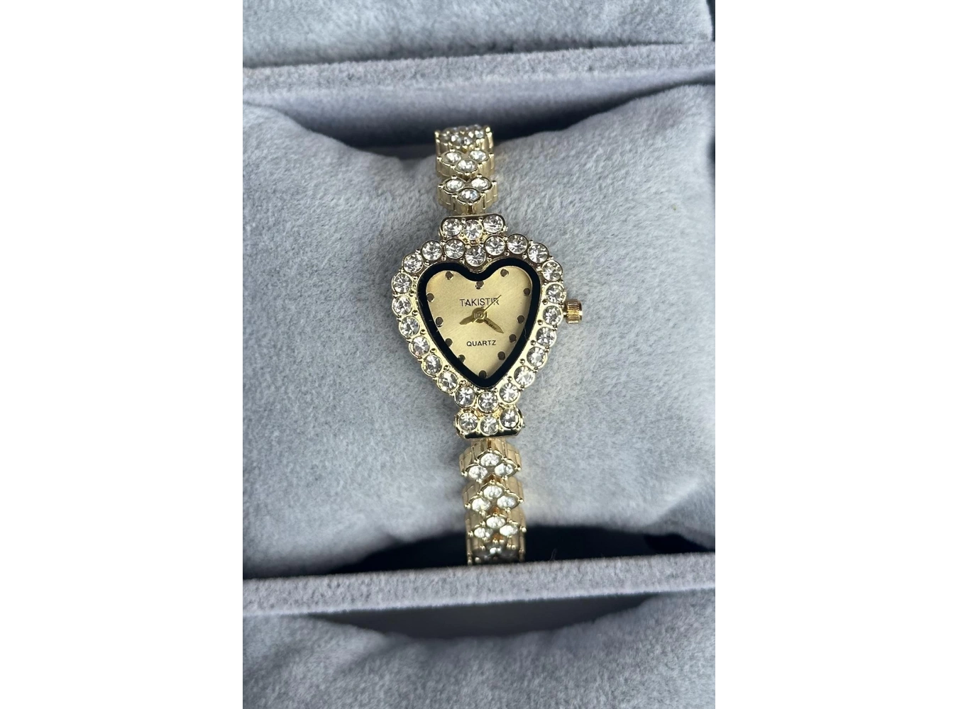 Altın Renk Kalp Figürlü Taş Detaylı Çelik Kordonlu Kadın Saat