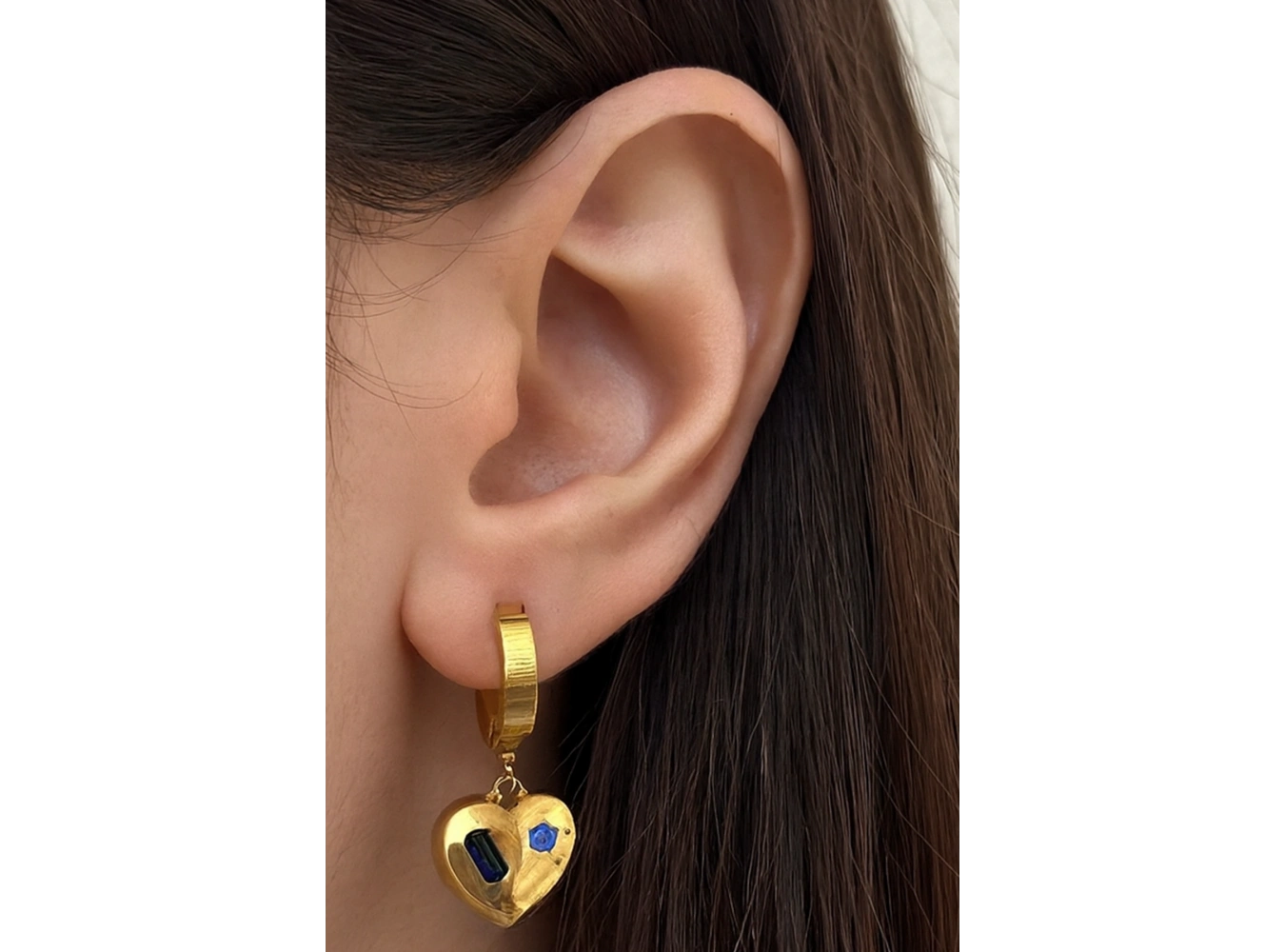 Altın Renk Kalp Figürlü Taş Detaylı Çelik Küpe (Çift)