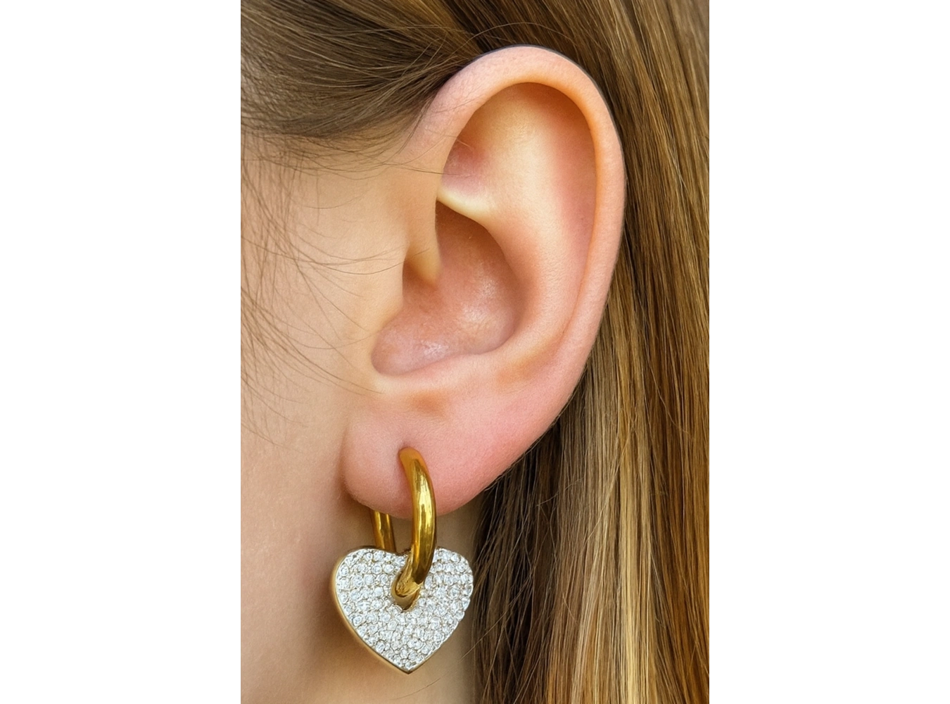 Altın Renk Kalp Figürlü Taş Detaylı Çelik Küpe (Çift)