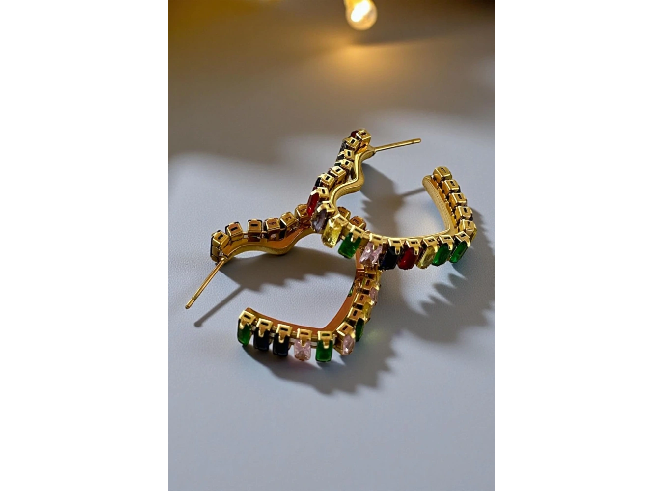 Altın Renk Kalp Figürlü Taş Detaylı Çelik Küpe (Çift)