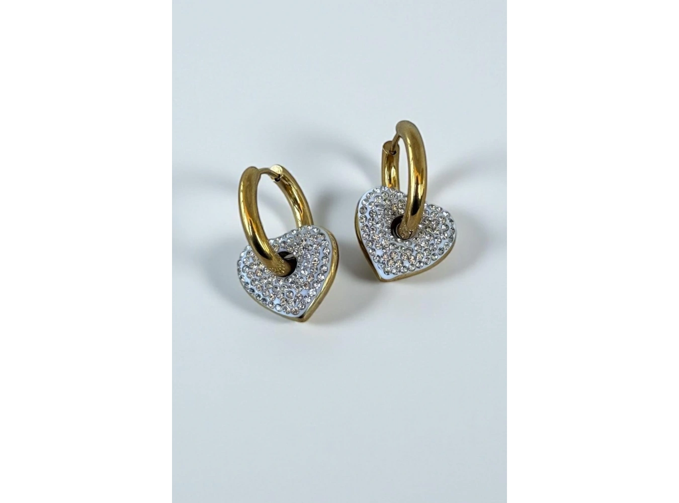 Altın Renk Kalp Figürlü Taş Detaylı Çelik Küpe (Çift)