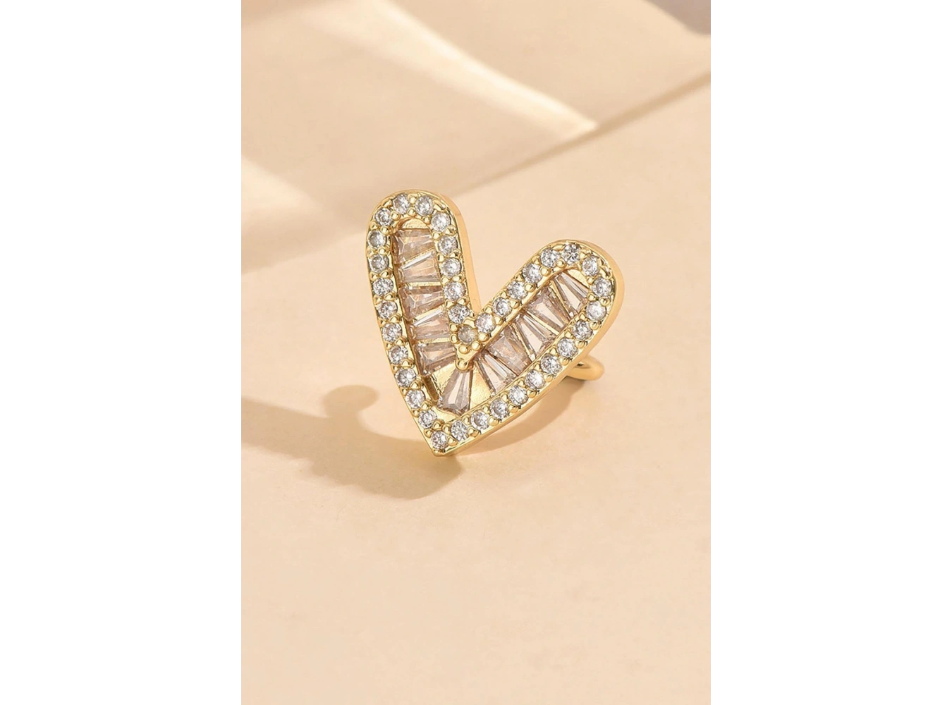 Altın Renk Kalp Figürlü Taş Detaylı Ear Cuff (Tek)