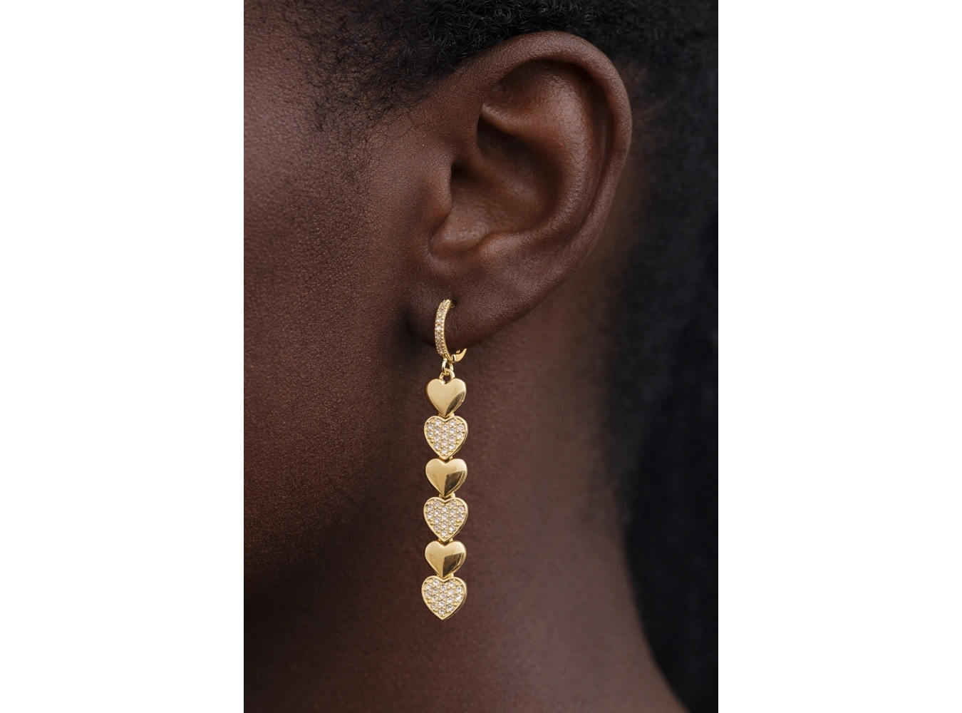 Altın Renk Kalp Figürlü Taş Detaylı Sallantılı 14K Altın Kaplama Küpe (Çift)