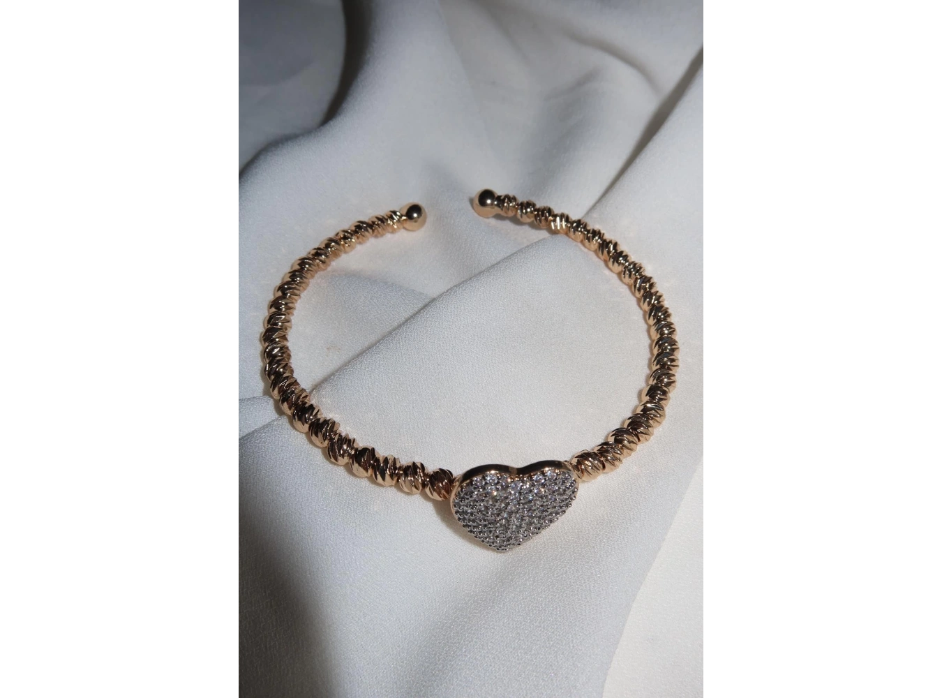 Altın Renk Kalp Figürlü Taş Detaylı YSX Kelepçe Bileklik