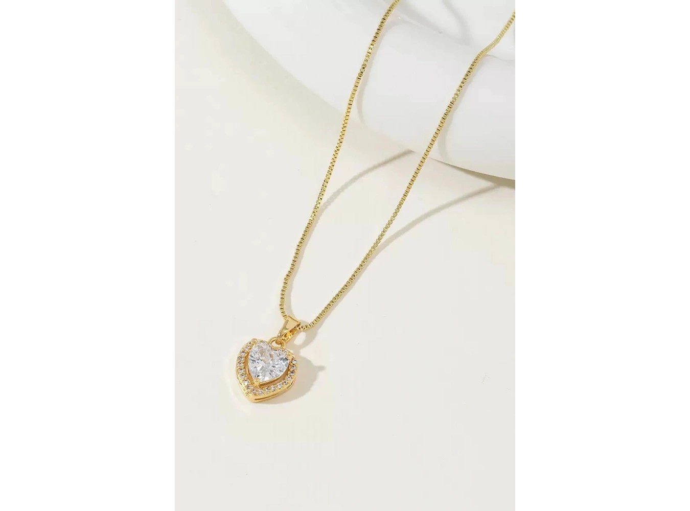 Altın  Renk Kalp Figürlü Taşlı Çelik Kolye