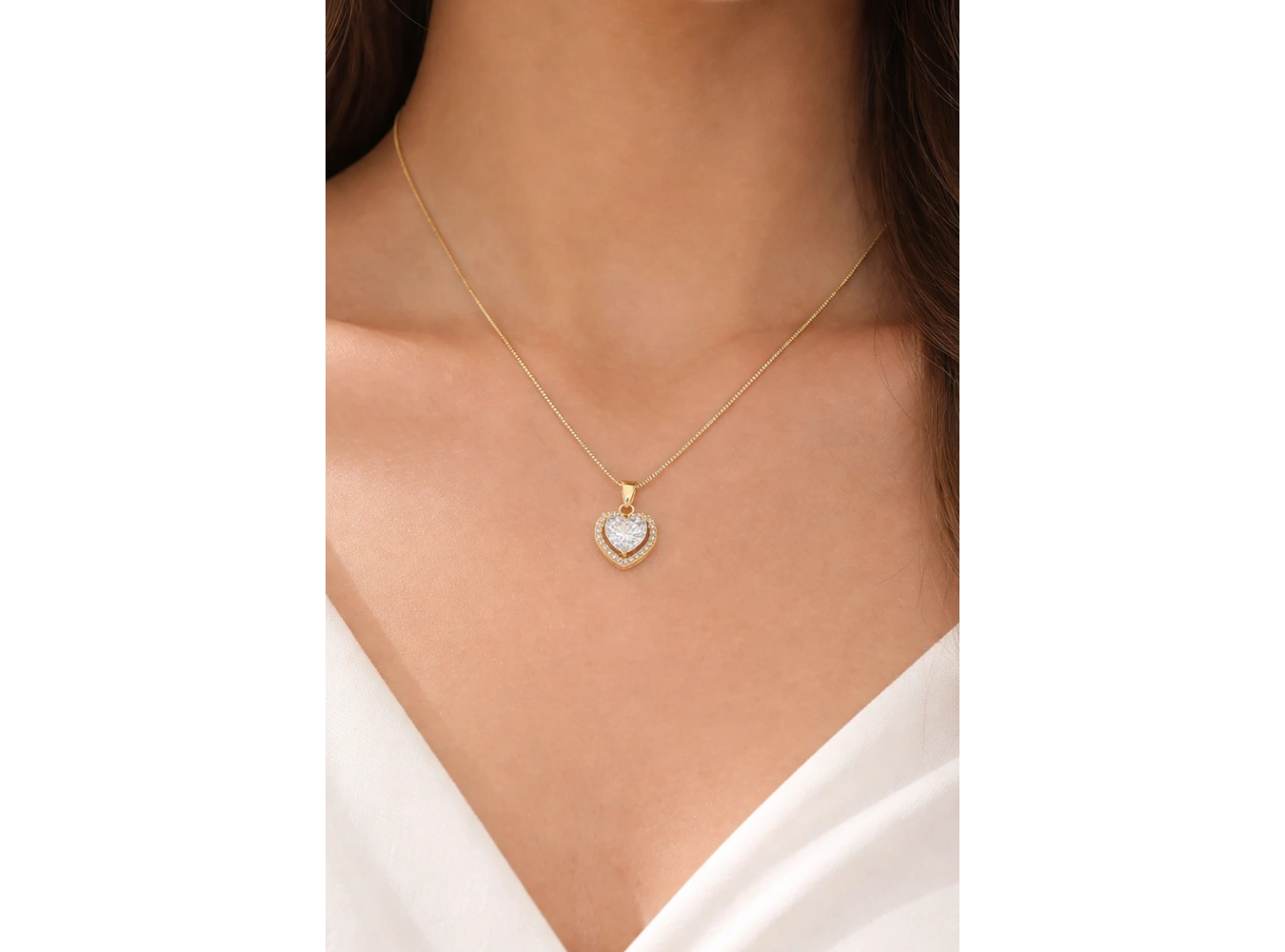 Altın  Renk Kalp Figürlü Taşlı Çelik Kolye