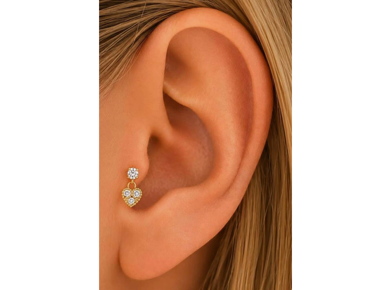 Altın Renk Kalp Figürlü  Taşlı Cerrahi Çelik Tragus/Kıkırdak Küpe/Piercing (Tek)
