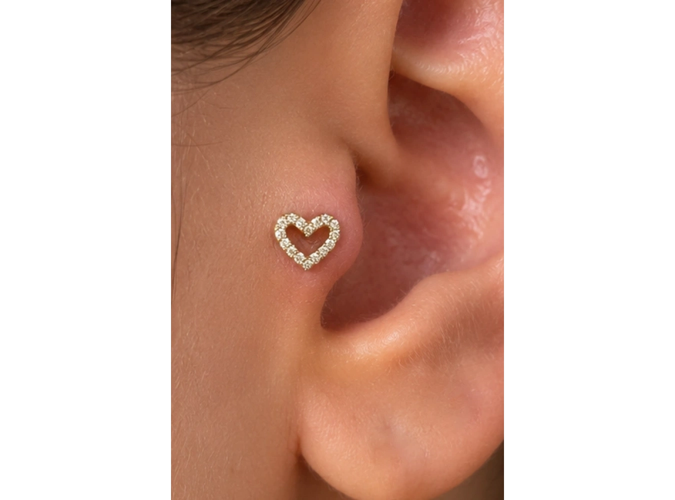 Altın Renk Kalp Figürlü Taşlı Cerrahi Çelik Tragus/Kıkırdak Küpe/Piercing (Tek)