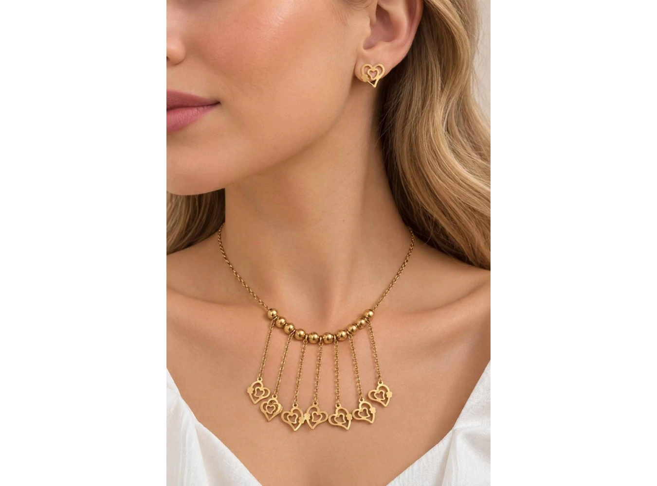 Altın Renk Kalp Figürlü Top Detaylı Çelik Kolye/Küpe Set