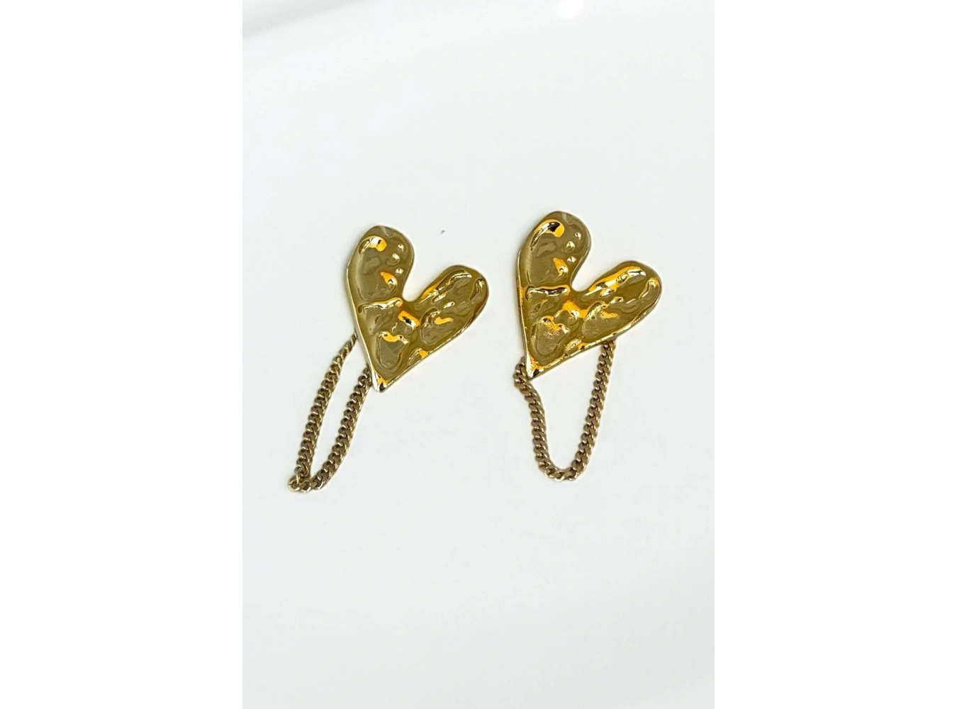 Altın Renk Kalp Figürlü Zincir Detaylı Çelik Küpe (Çift)