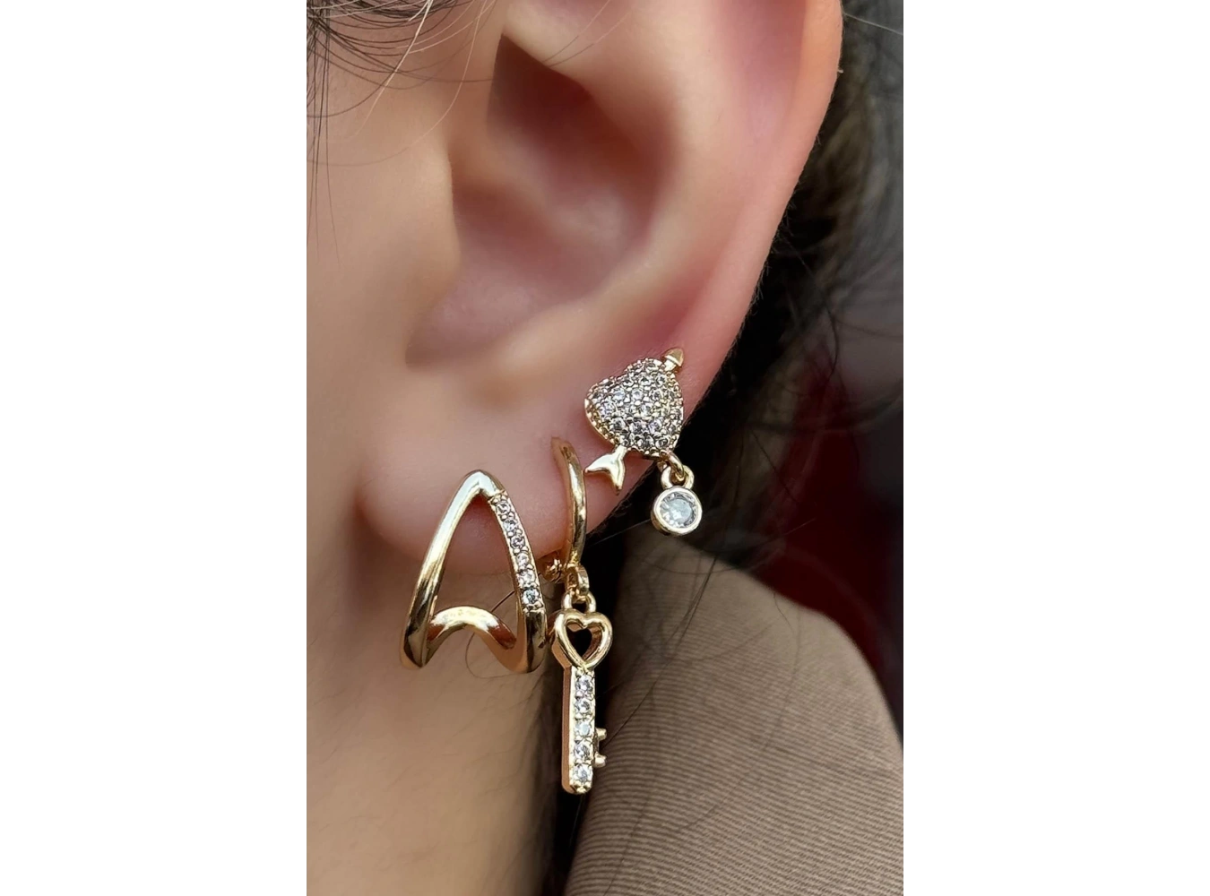 Altın Renk Kalp Ve Anahtar Figürlü Taş Detaylı VİP 3lü YSX Küpe Set