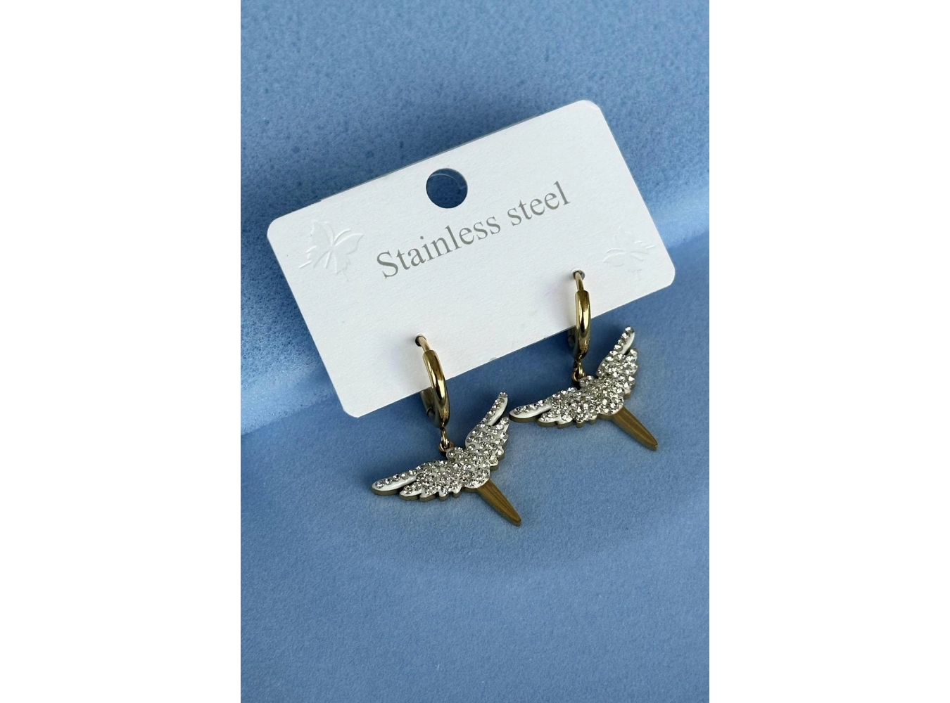 Altın Renk Kanat Figürlü Çelik Küpe (Çift)