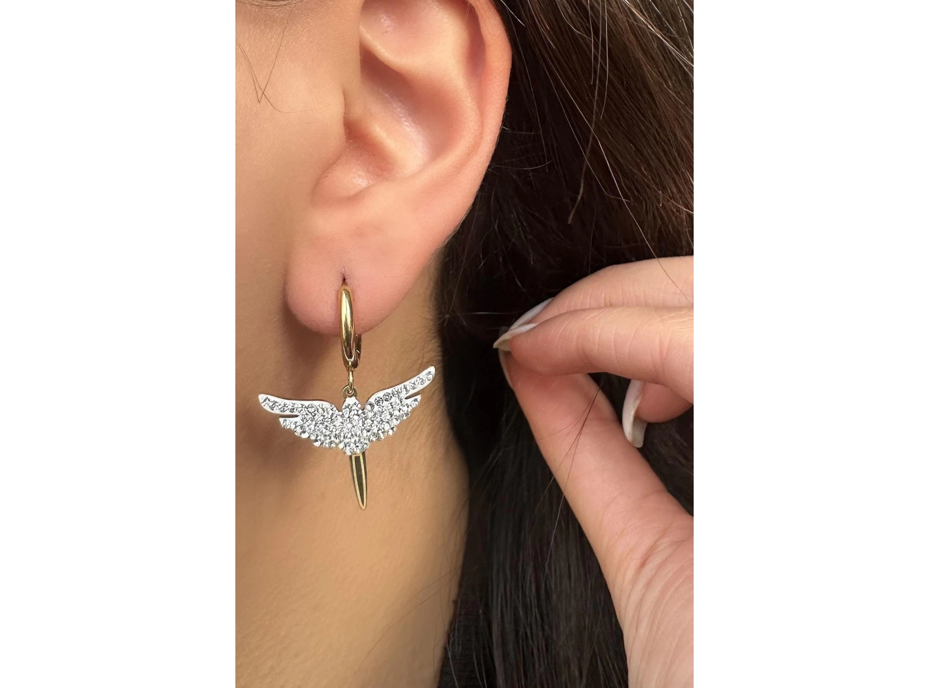 Altın Renk Kanat Figürlü Çelik Küpe (Çift)