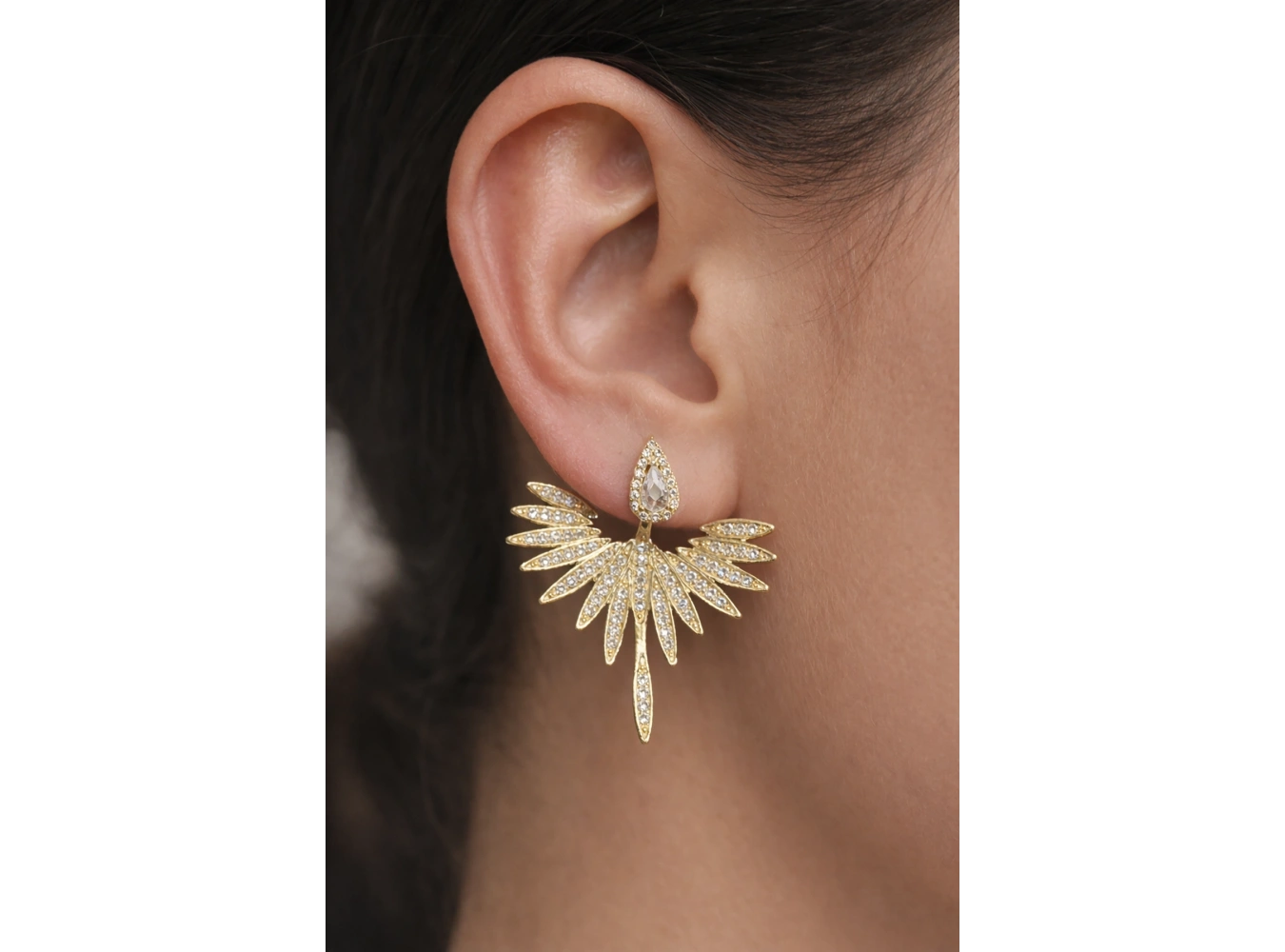 Altın Renk Kanat Figürlü Küpe (Çift)