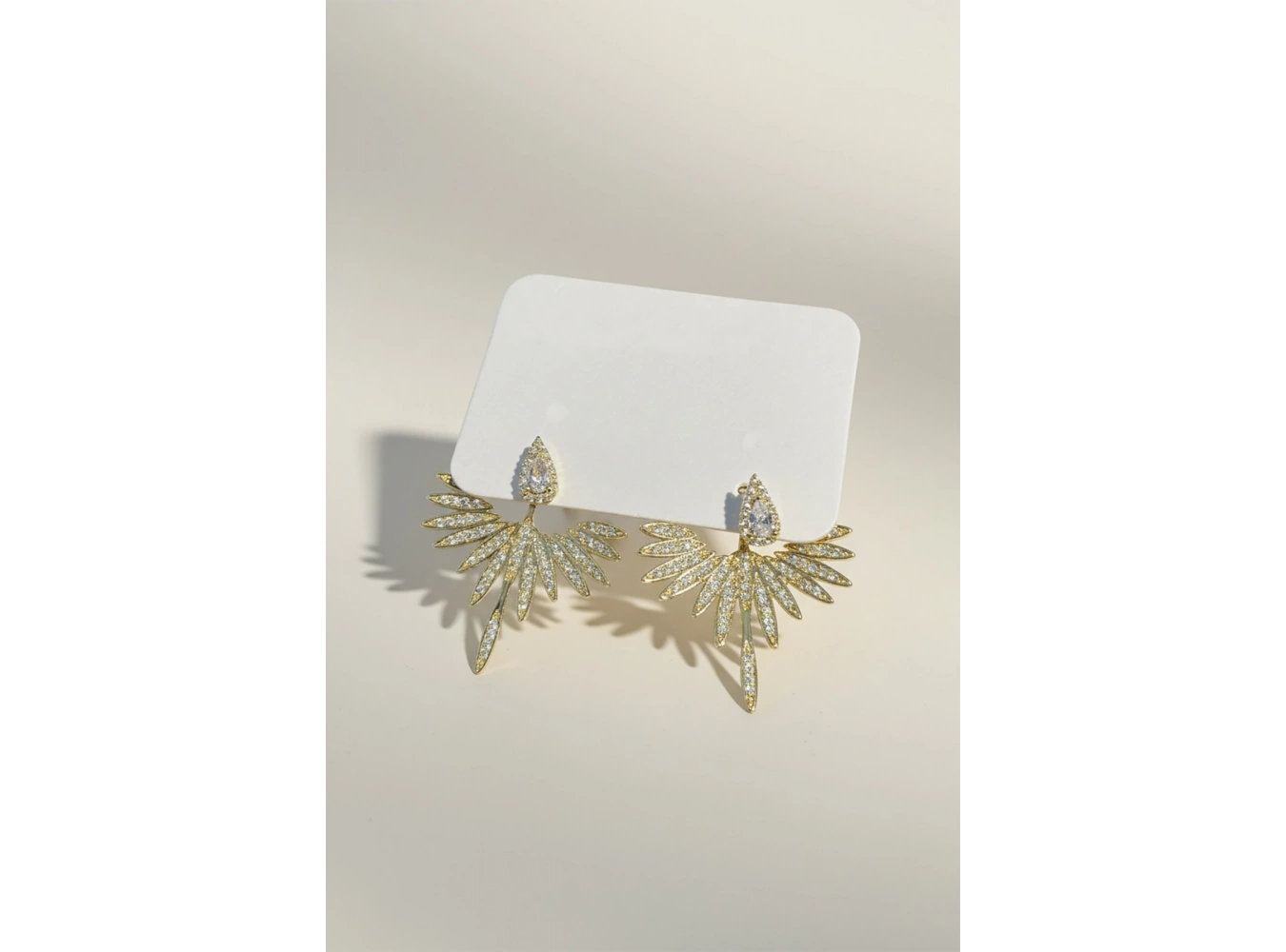 Altın Renk Kanat Figürlü Küpe (Çift)