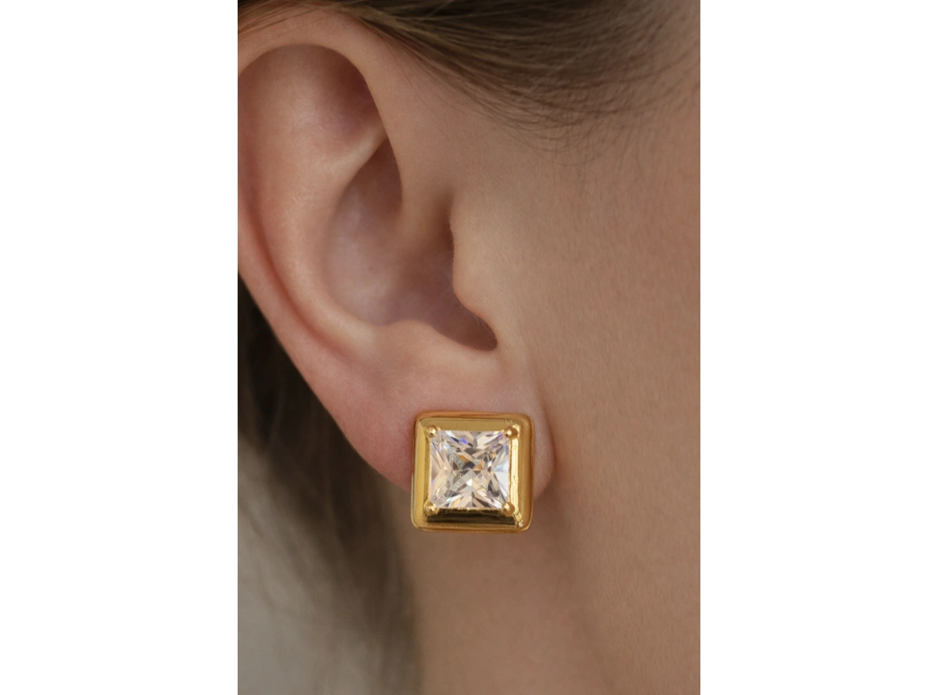 Altın Renk Kare Detay Taşlı 14K Altın Kaplama Tx Küpe (Çift)