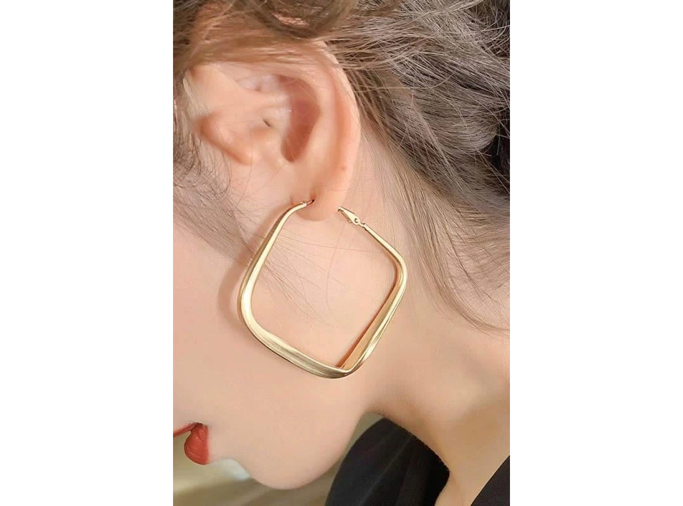 Altın Renk Kare Küpe (Çift)