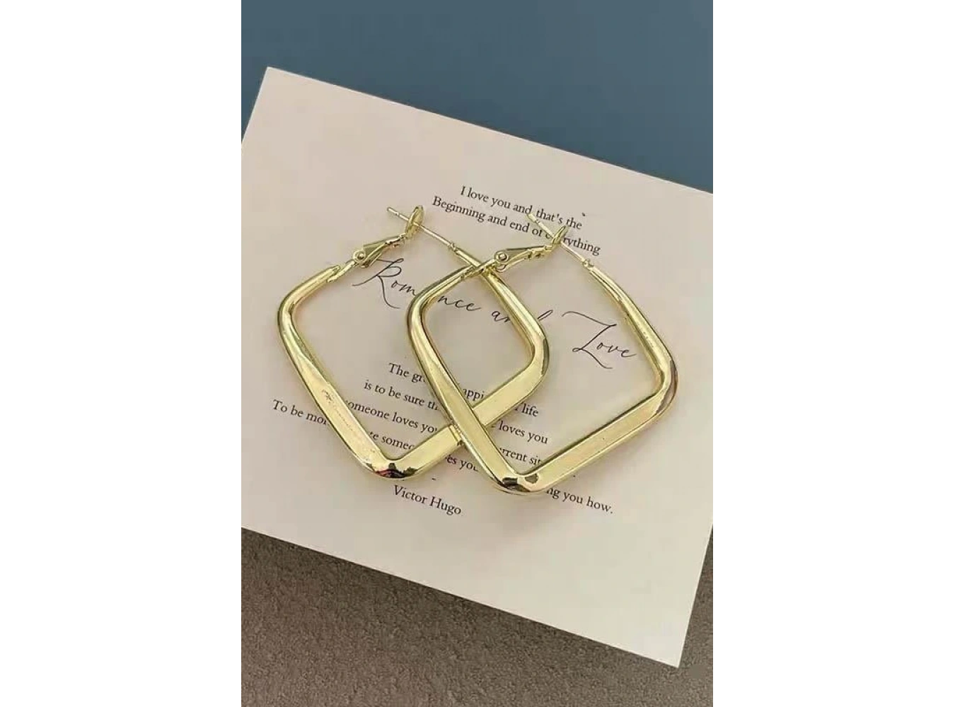 Altın Renk Kare Küpe (Çift)