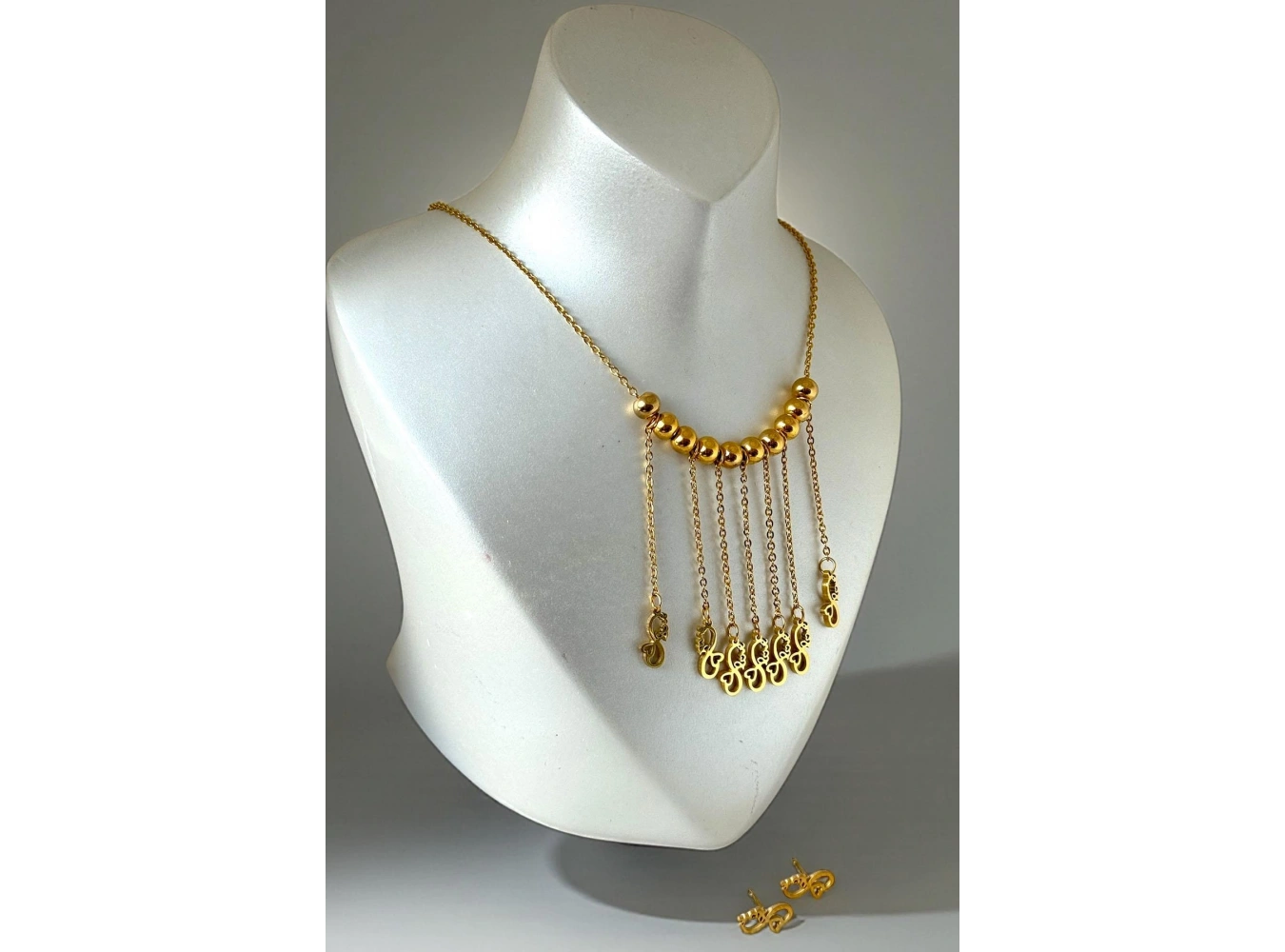 Altın Renk Karışık Figürlü Çelik Küpe Kolye Set