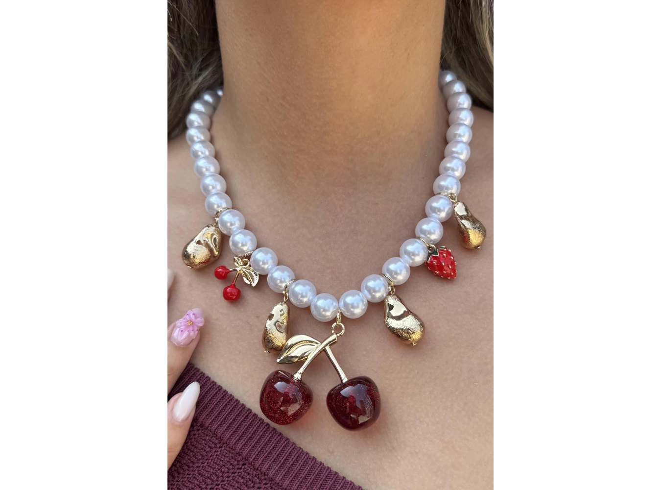 Altın Renk Karışık Figürlü İnci Detaylı Tasarım Kolye