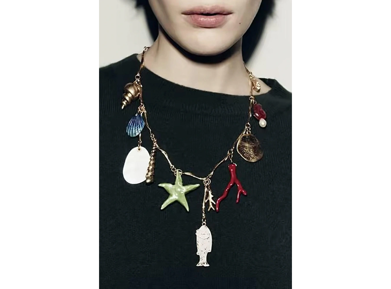 Altın Renk Karışık Figürlü Tasarım Kolye