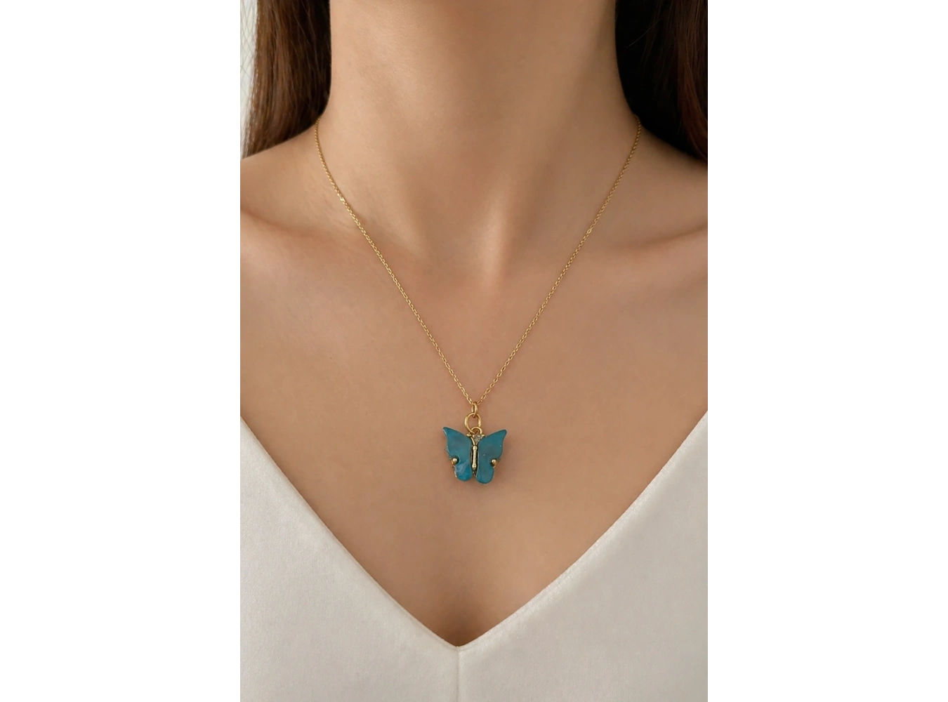 Altın Renk Kelebek Figürlü Çelik Kolye