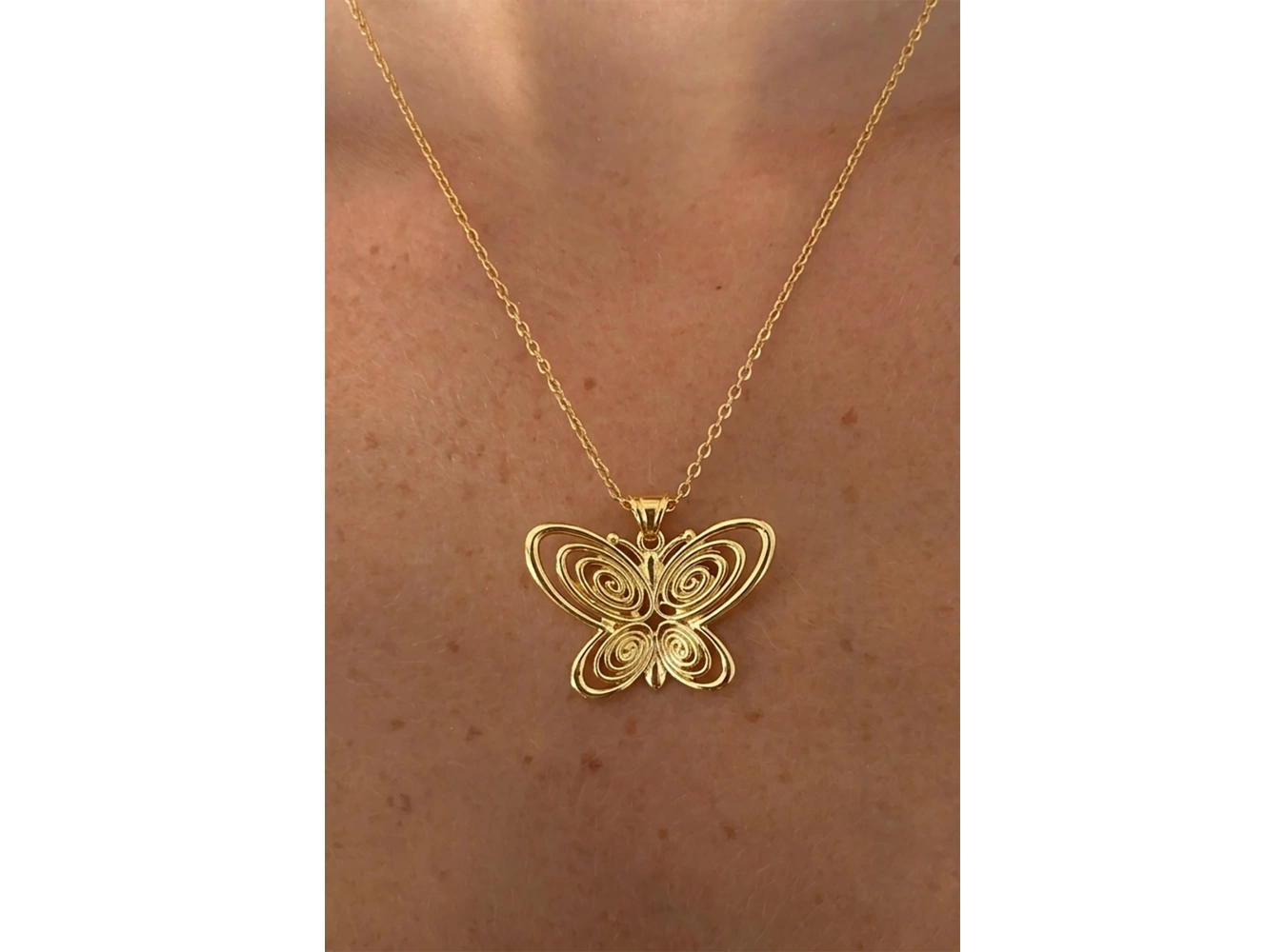 Altın Renk Kelebek Figürlü Füsun Kolye