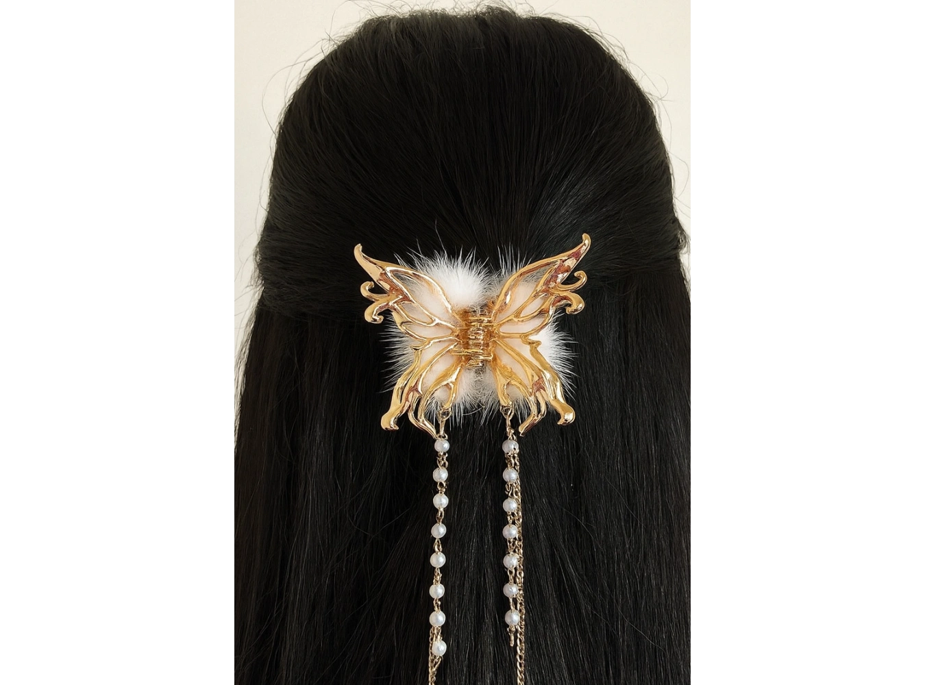 Altın Renk Kelebek Figürlü İnci Detaylı Sallantılı Metal Mandal Toka