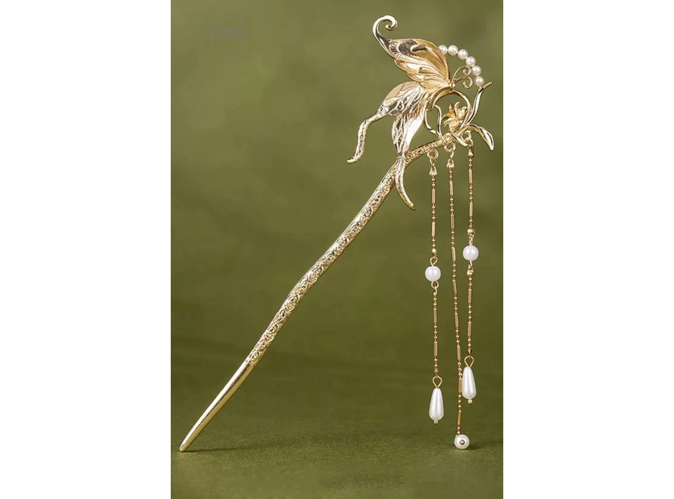 Altın Renk Kelebek Figürlü İnci Detaylı Sallantılı Topuz Toka