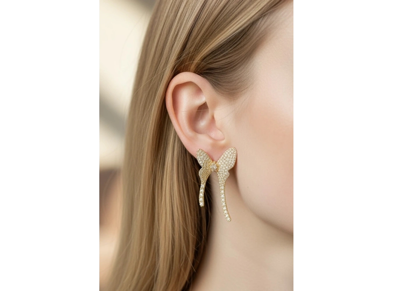 Altın Renk Kelebek Figürlü Küpe (Çift)