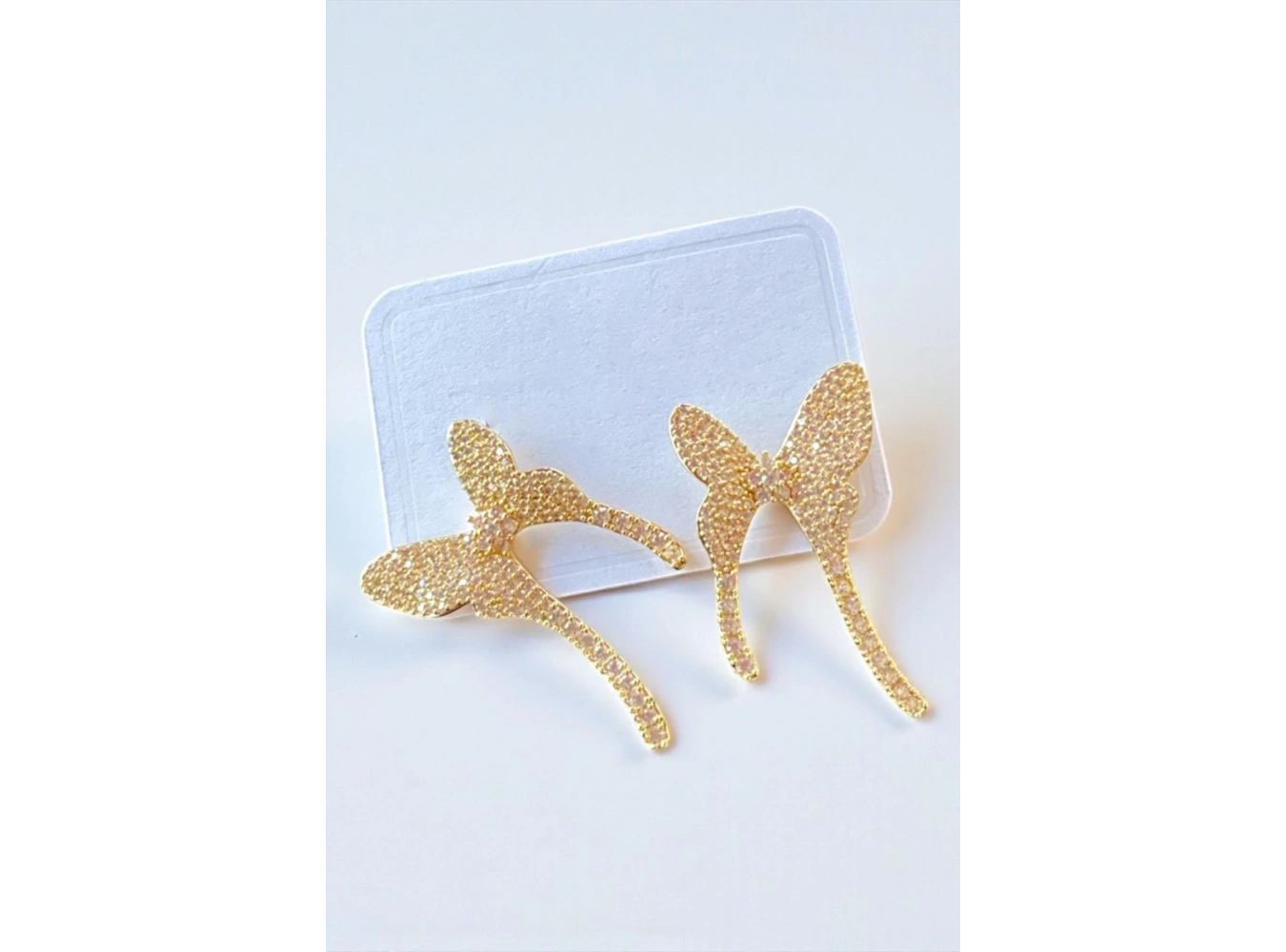 Altın Renk Kelebek Figürlü Küpe (Çift)