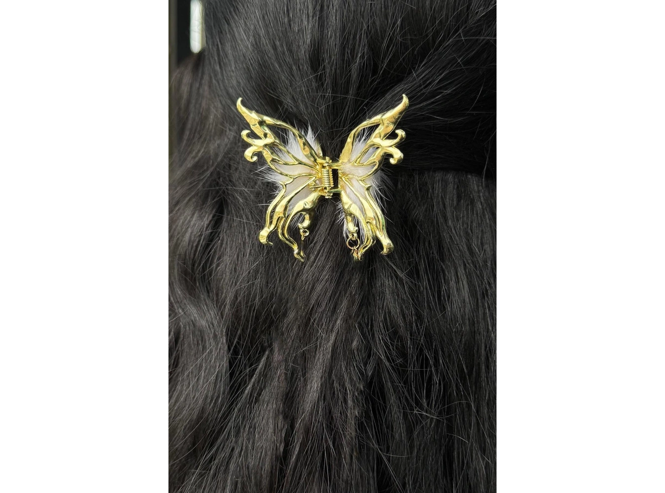 Altın Renk Kelebek Figürlü Sallantılı Metal Mandal Toka