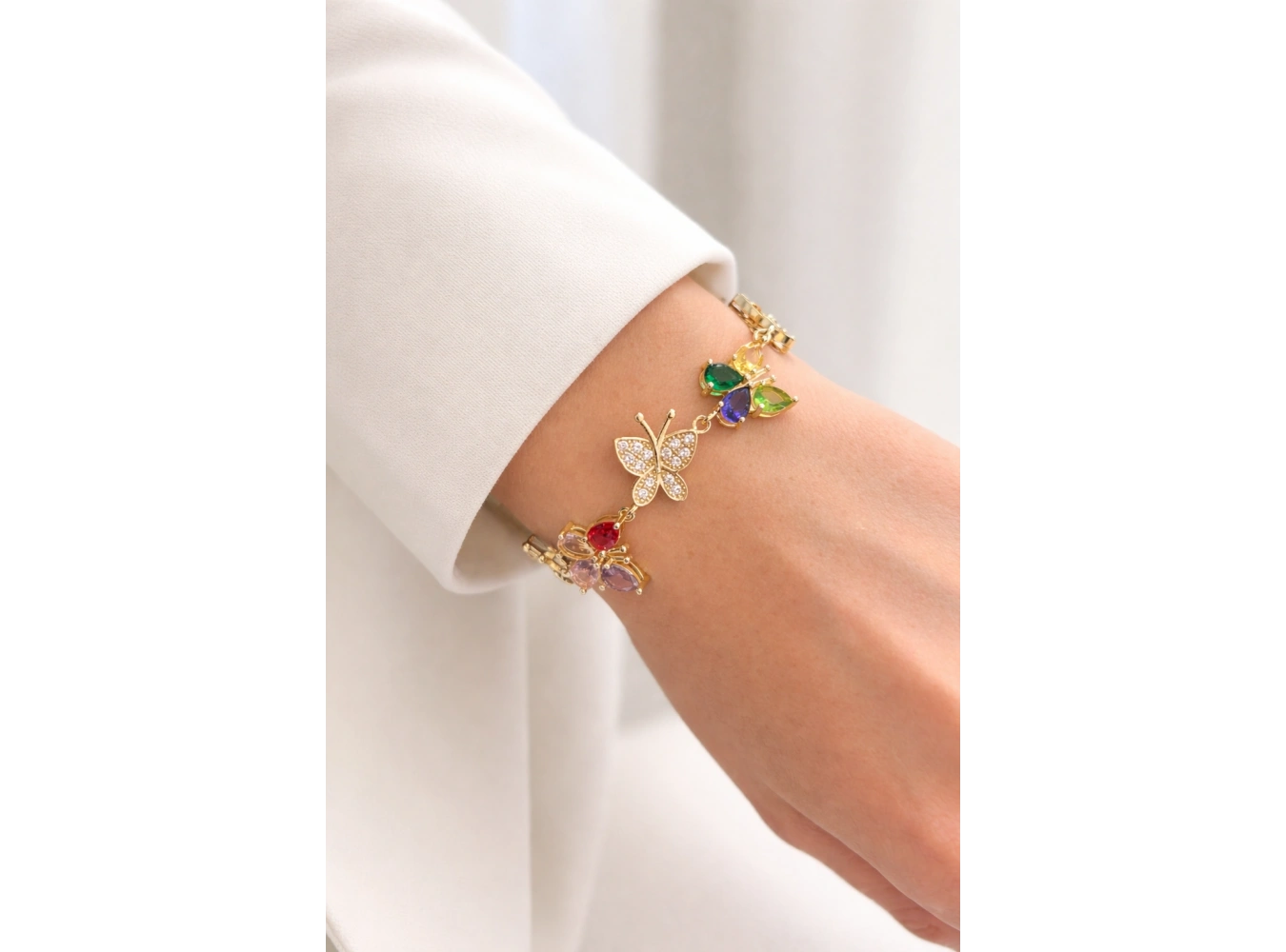 Altın Renk Kelebek Figürlü Taş Detaylı 14K Altın Kaplama VİP Bileklik