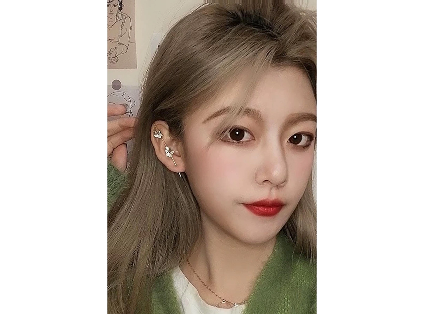 Altın Renk Kelebek Figürlü Taş Detaylı Çelik Xuping Küpe (Çift)