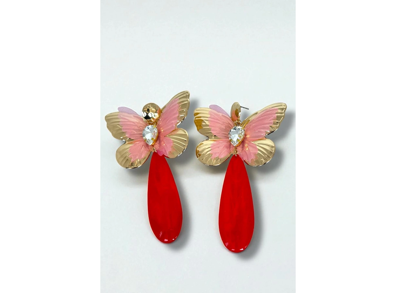 Altın Renk Kelebek Figürlü Taş Detaylı Tasarım Küpe (Çift)