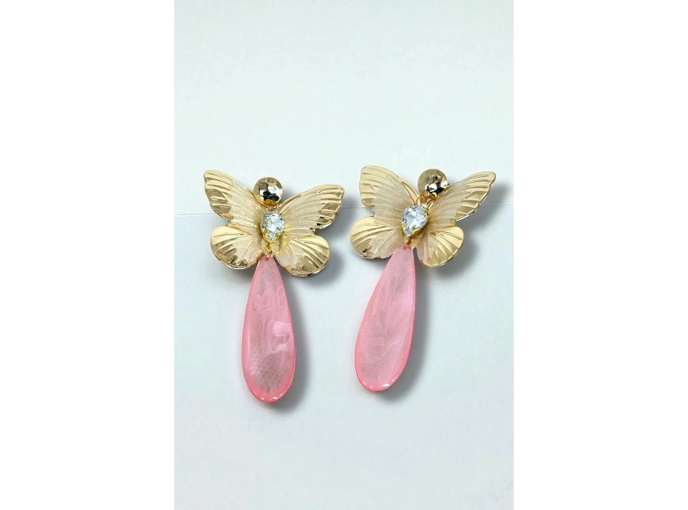 Altın Renk Kelebek Figürlü Taş Detaylı Tasarım Küpe (Çift)