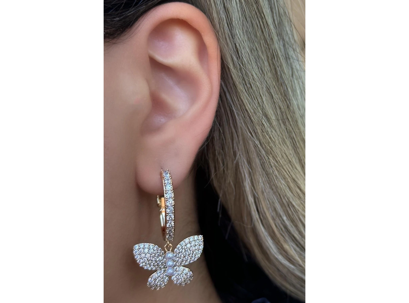 Altın Renk Kelebek Figürlü Taş Ve İnci Detaylı Çelik Xuping Küpe (Çift)