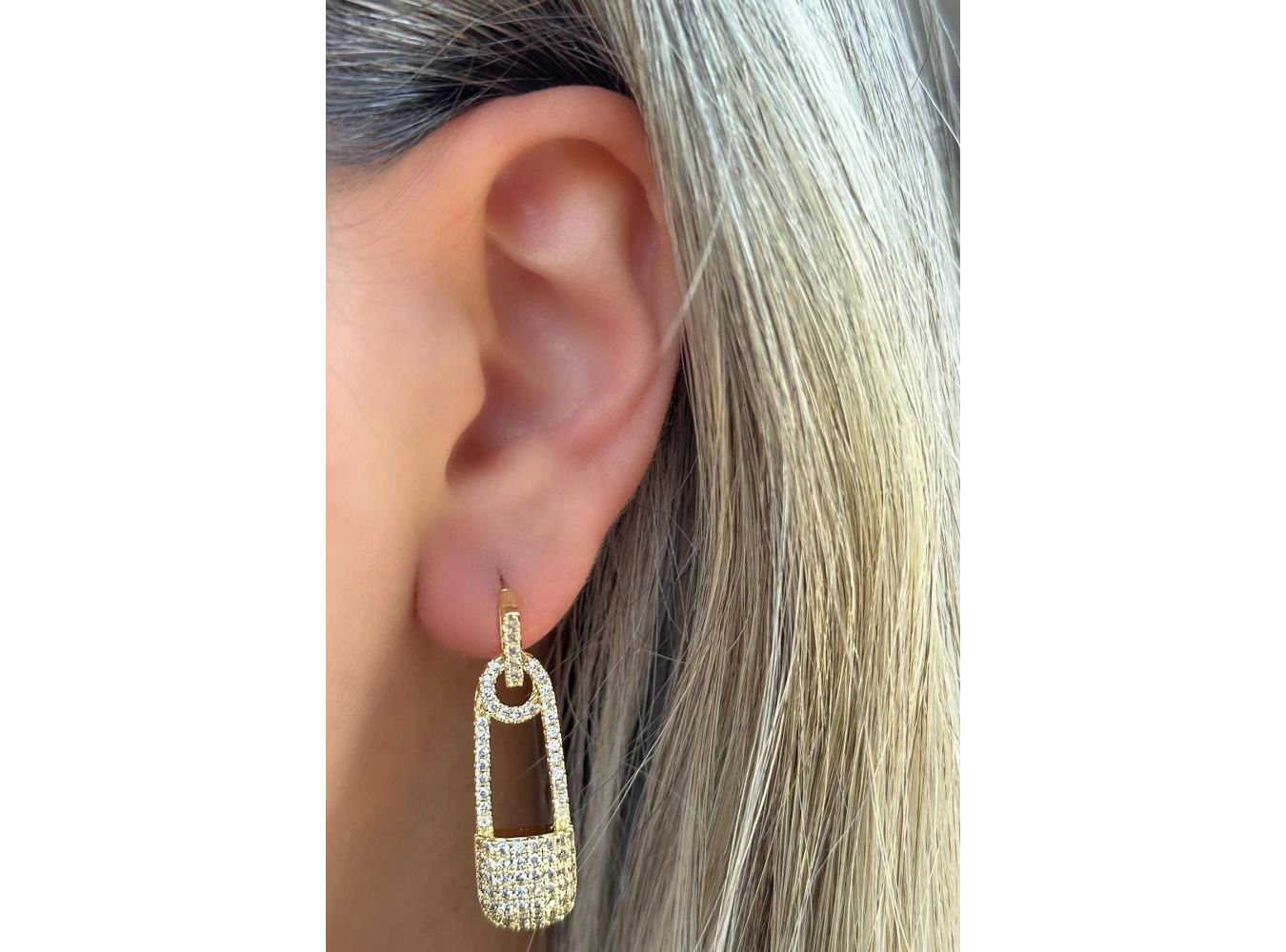 Altın Renk Kilit Figürlü Taş Detaylı Çelik Küpe (Çift)