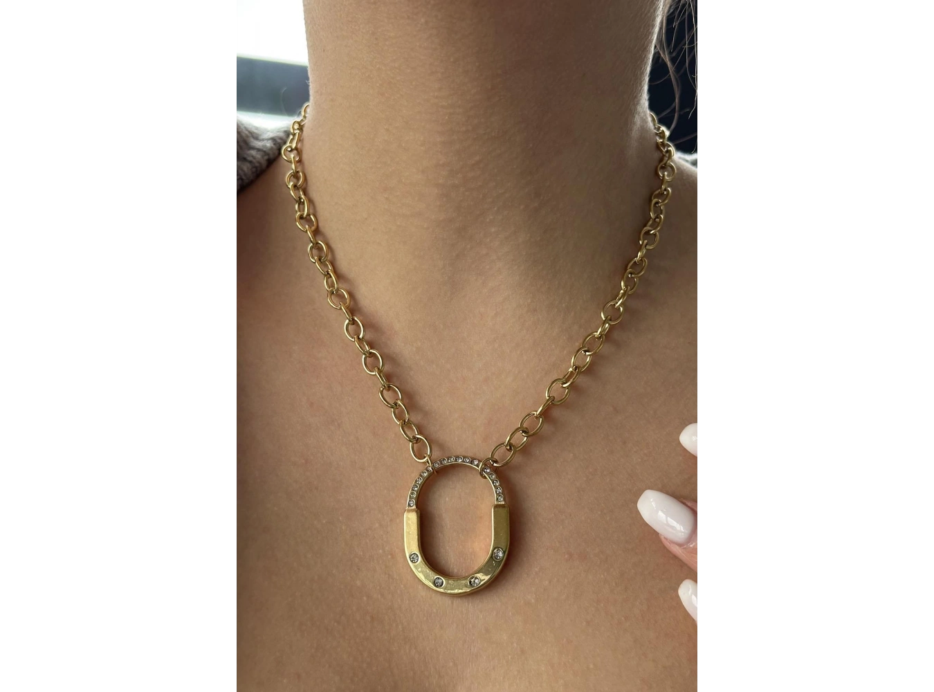 Altın Renk Kilit Figürlü Zincir Detaylı Çelik Kolye