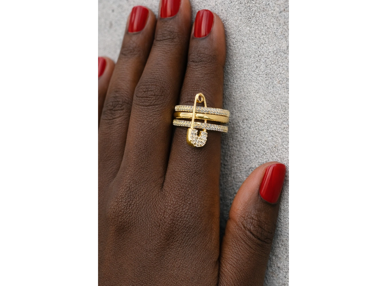 Altın Renk Kilitli İğne Detaylı Eklem Yüzük