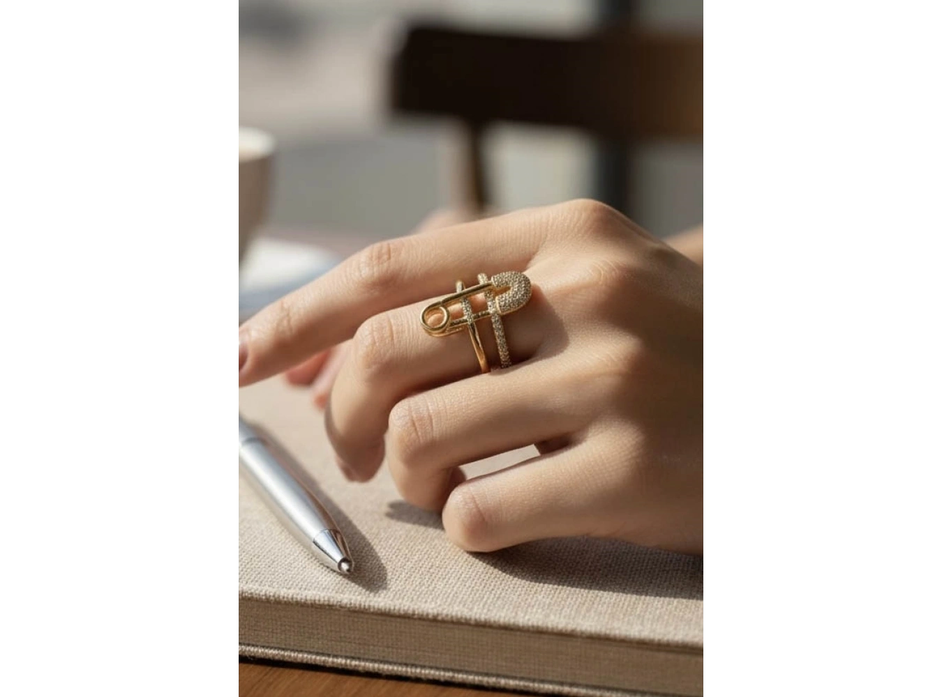 Altın Renk Kilitli İğne Figürlü 14K Altın Kaplama Ayarlanabilir Yüzük