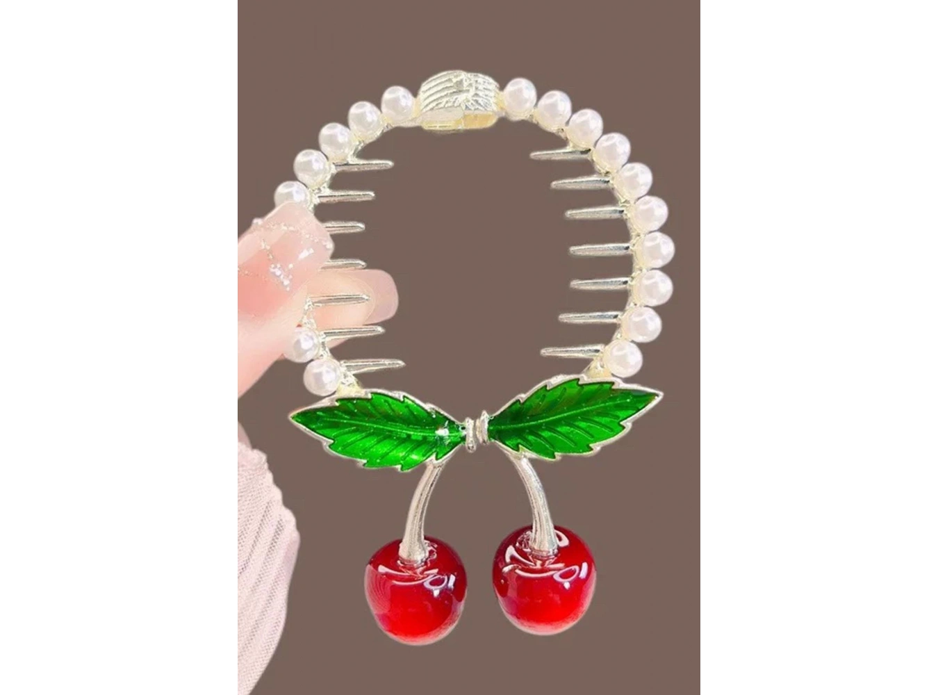 Altın Renk Kiraz Figürlü İnci Detaylı Sallantılı Topuz Tokası