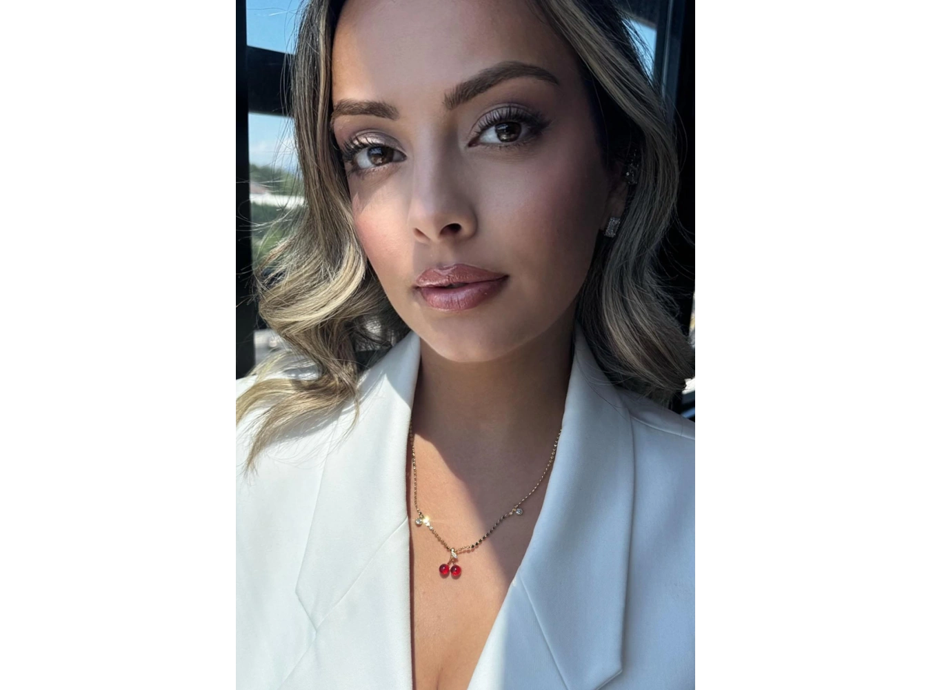 Altın Renk Kiraz Figürlü Taş Detaylı Ezme Pul Kolye